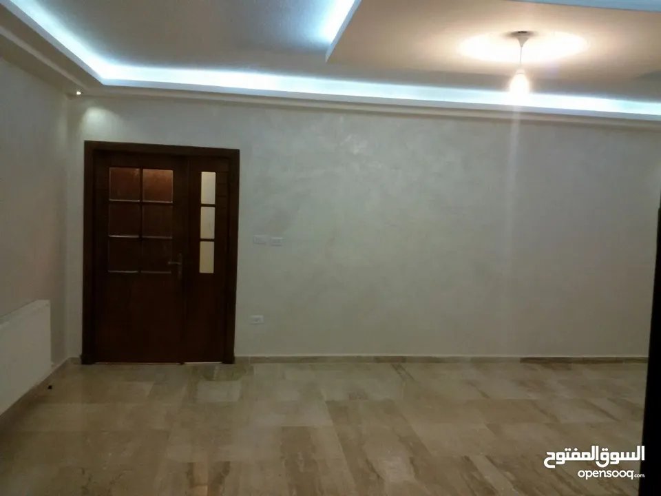 شقة جديدة - لم تسكن بعد - 4نوم - 220م - قرب الخدمات العامة - موقع هادئ ومميز