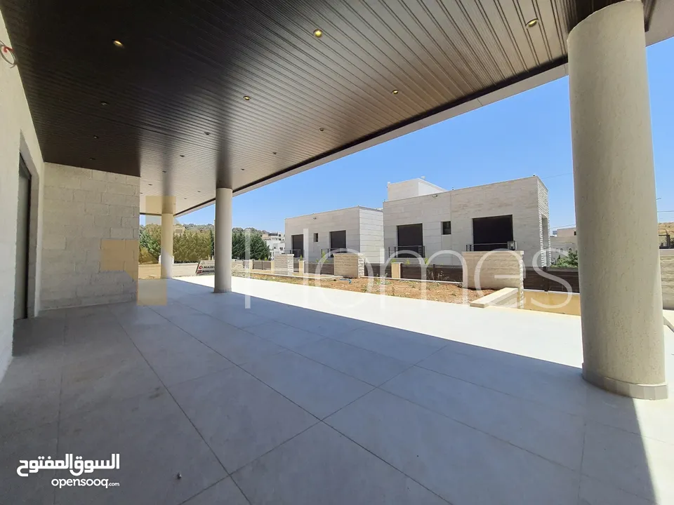 شقة طابقية مع حديقة للبيع في طريق المطار بمساحة بناء 400م