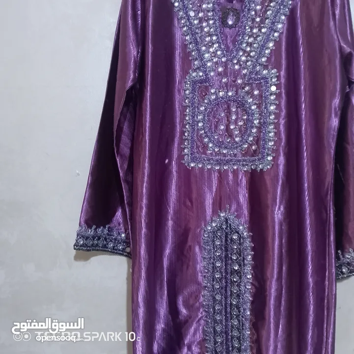 فساتين وثواب اي واحد خمسه دنانير