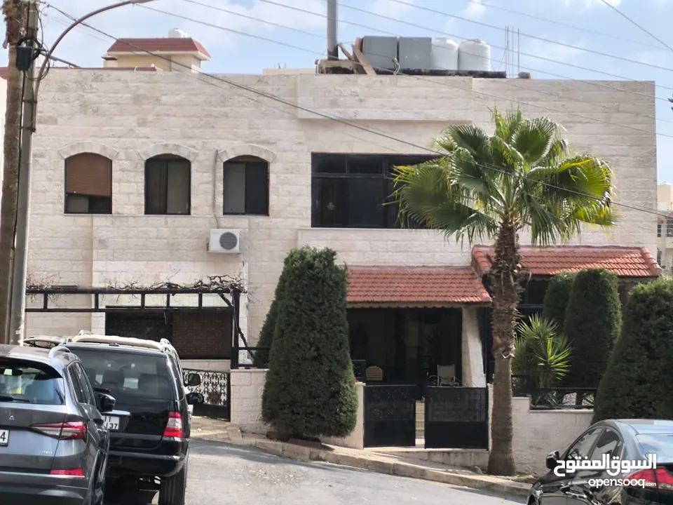 عقار سكني مميز للبيع في عمان الغربية الچاردنز قريب من كل الخدمات مع إطلالة بوجهتين