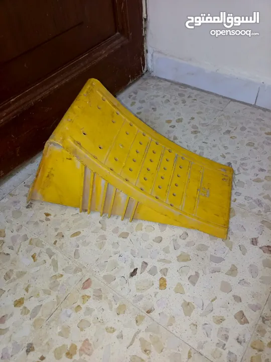 دعمات وعاكسه وفلاشر طورائ  اصلي الماني للآليات الثقيله شاخنات وحافلات 50دينار الكل