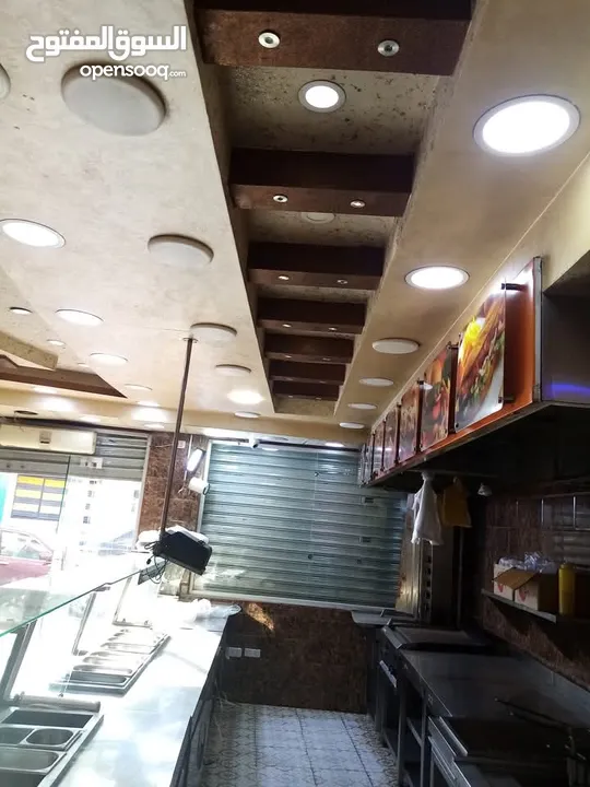 بيع عده مطعام شاورما كامله شبه جديده
