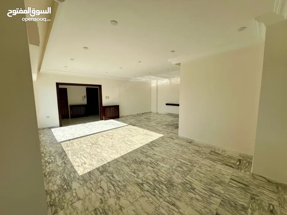 شقه طابق اول من فيلا فارغه للإيجار في دابوق - ref : 14625