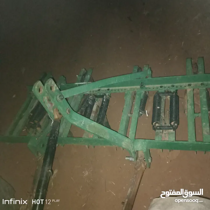 تركتر اسكي صغير ‌ 35 حصان     دفع رباعي  4×4   للبيع بسعر مغري. نضيف مشاء الله عليه  ؏ شغل مباشره.