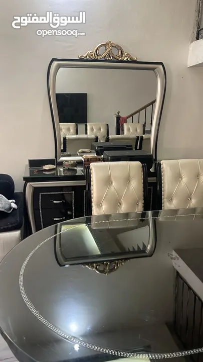 طاولة سفرة ماليزي نخب اول بحالة جيدة