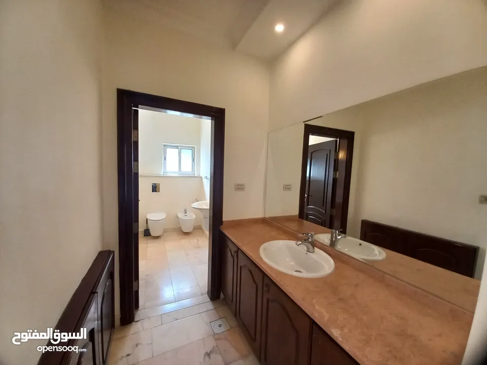 شقة غير مفروشة للإيجار 400م2 ( Property 19553 )-174847773