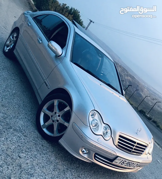 مرسيدس c200 موديل 2004 لون سلفر