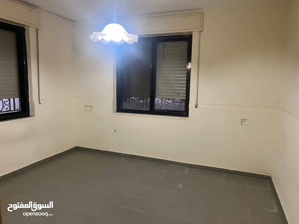 شقه فارغة للايجار في الشرفه قرب شارع القدس