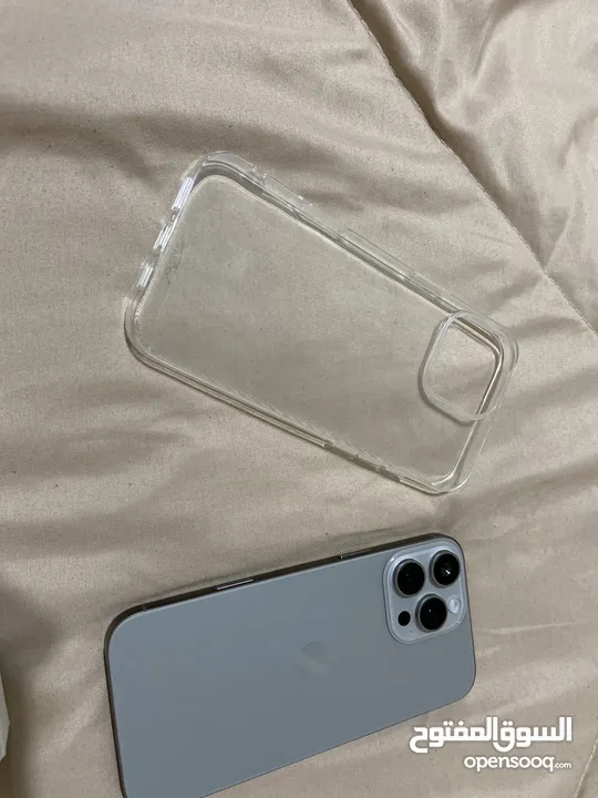 İphone 16 pro max   صيني  جديد  ( تم فتح العلبه لتصوير )فقط مساحه 1تيرا  مع كفر شفاف