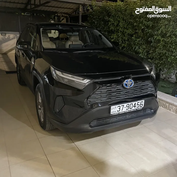 Toyota Rav4 model 2023  وارد الوكالة و ما زالت تحت الكفالة قطعت فقط 29 الف كيلو فحص كامل بلا حوادث