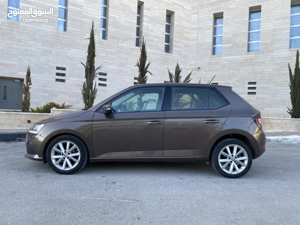 سكودا فابيا اوتومااتيك .. داخلية مميزة لون بيج بسعر مميز فقط 67 الف شيكل ..