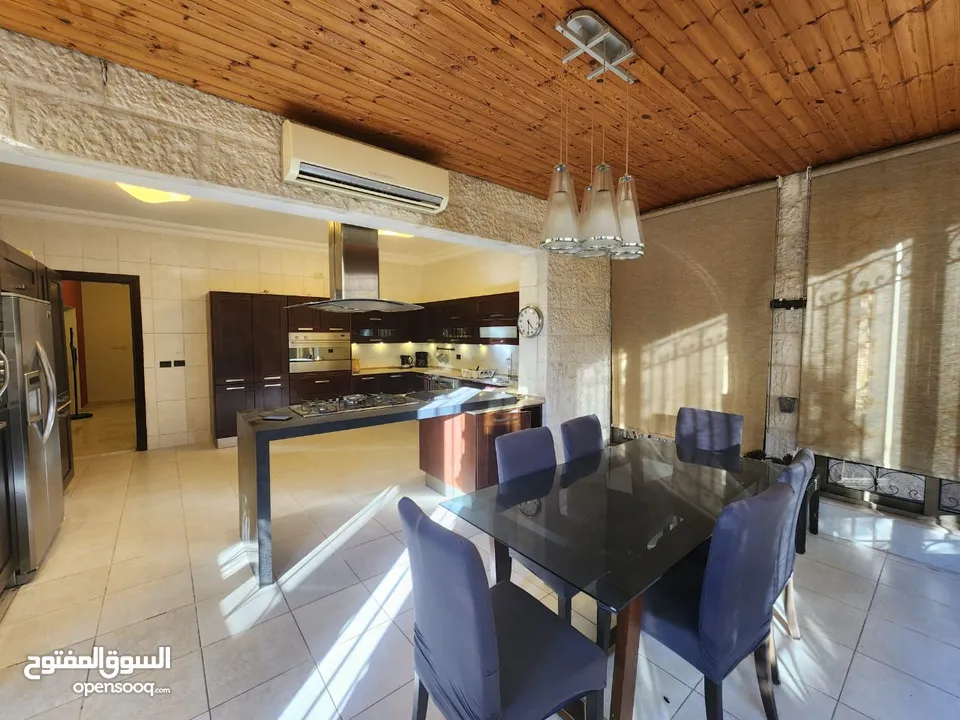فيلا متلاصقة فارغة في عبدون للبيع أو للإيجار  ref : 14341