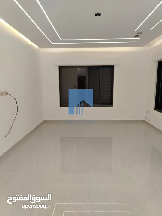 شقة فاخرة للبيع في أم أذينة طابق اول 180م تشطيب سوبر ديلوكس لم تسكن