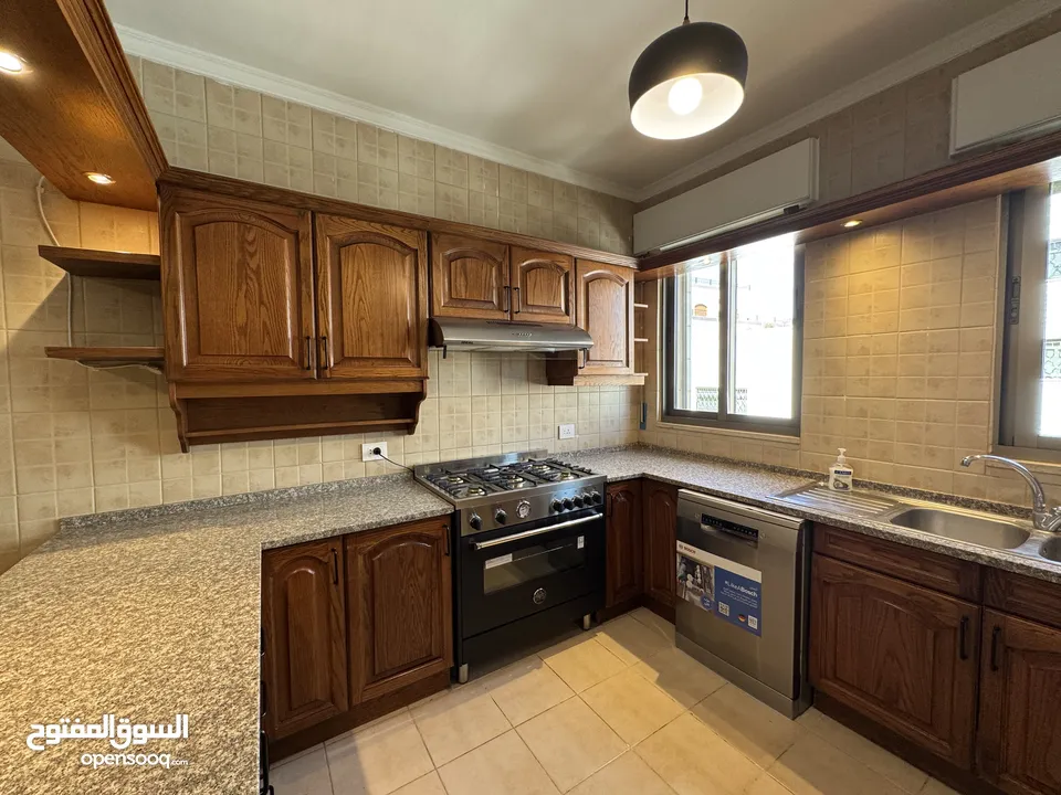 شقة 3 غرف نوم باطلالة رائعة في عبدون  ( Property 43136 )-175084200