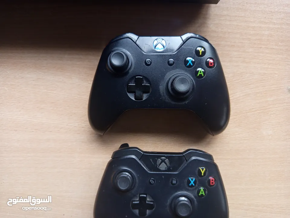 XBOX ONEمستعمل مع ايد والتانية هدية
