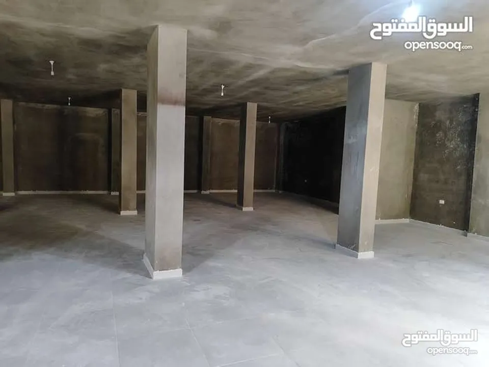 طوابق تجارية بمساحات متنوعة على طريق عمان-السلط نزول وادي الشجرة بأسعار مناسبة