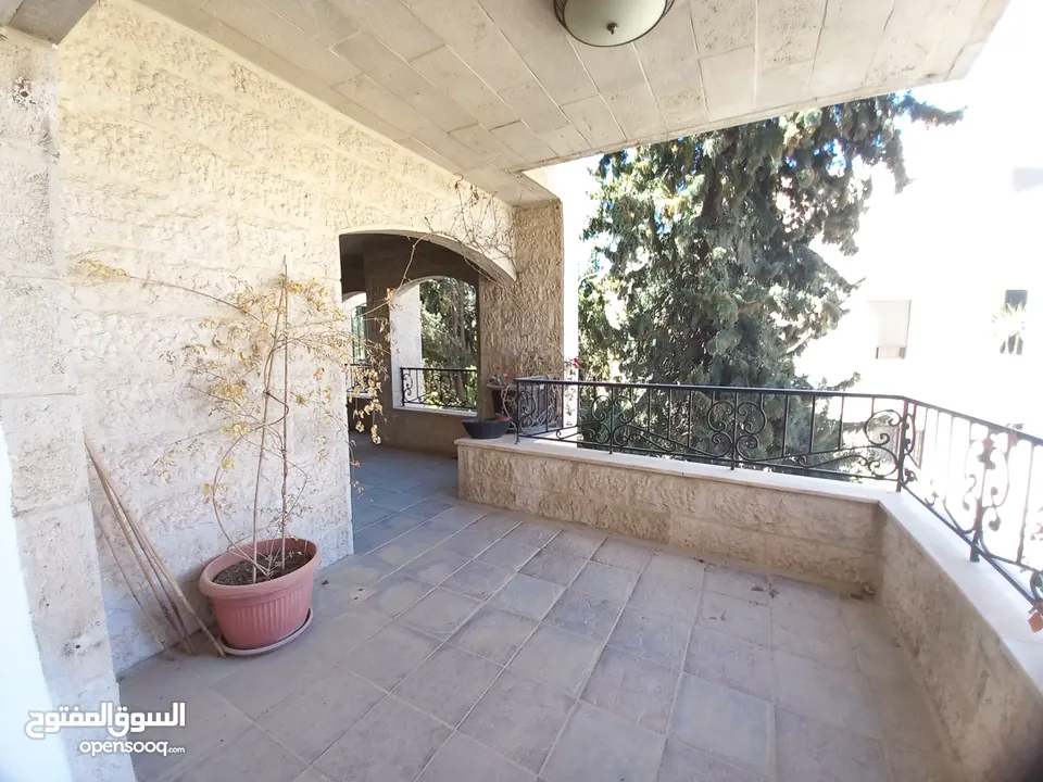 شقة غير مفروشة للإيجار 400م2 ( Property 19553 )-175107001