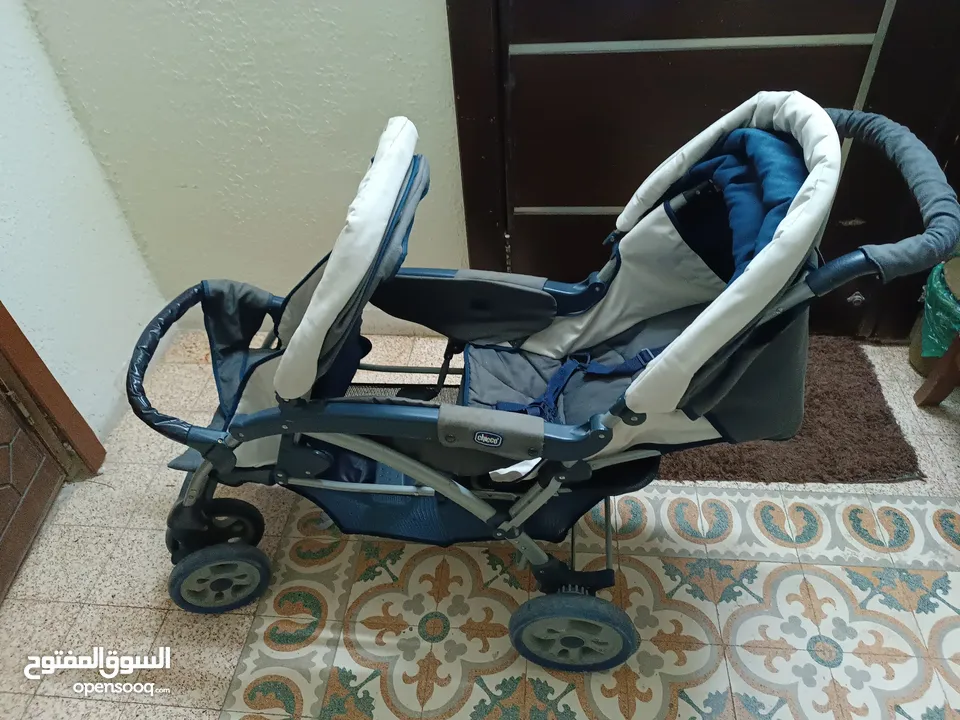 عرباية شارع اطفال توأم تشيكو تونز مستعملة للبيع