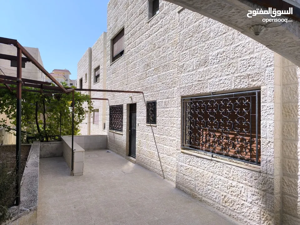 عقار سكني مميز للبيع في عمان الغربية الچاردنز قريب من كل الخدمات مع إطلالة بوجهتين