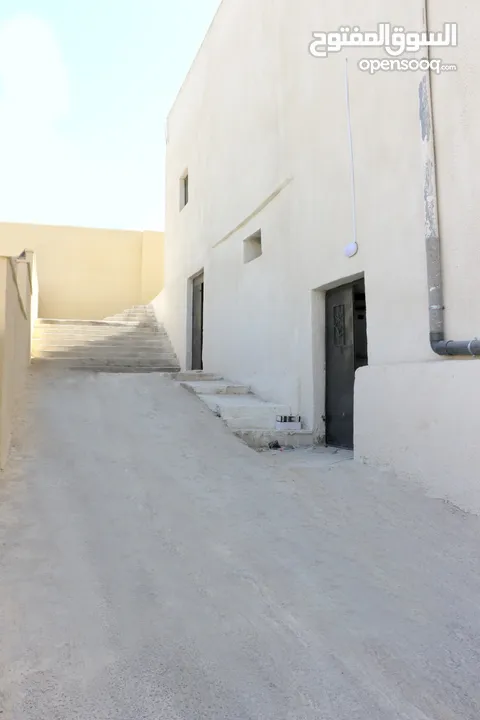 [للجادّين فقط] مخازن صناعية للإيجار افضل مواقع ماركا الشمالية، طابق اول، كهرباء 3 فاز 130 أمبير