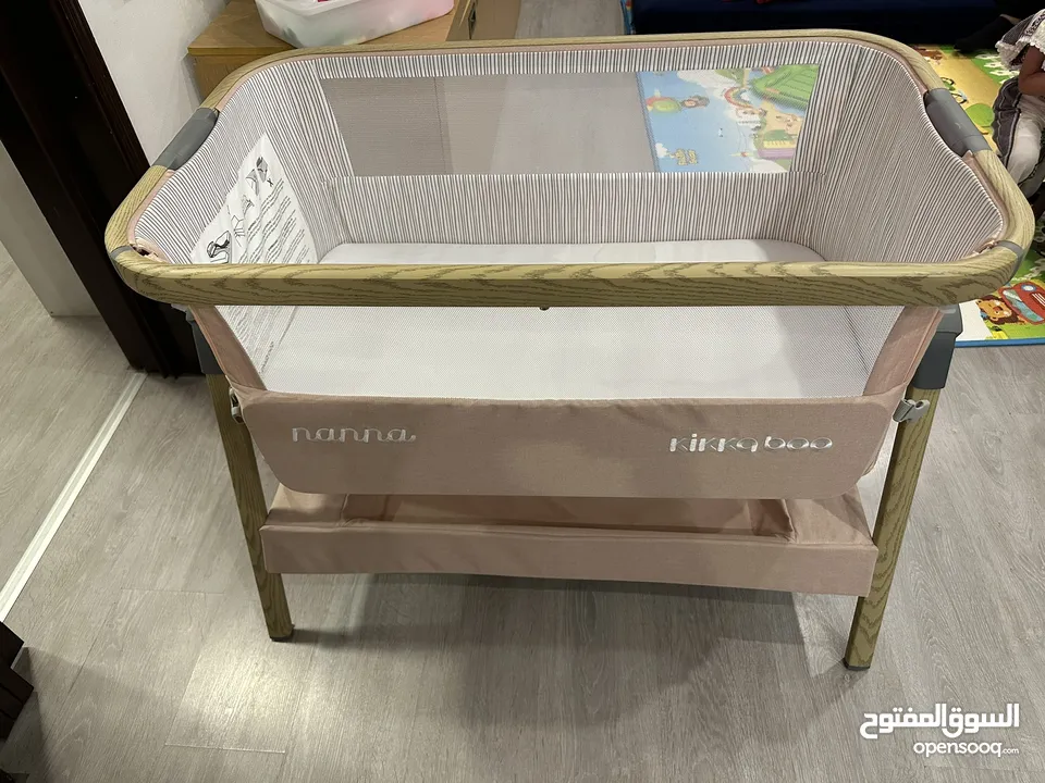 للبيع سرير اطفال حديثي الولادة شبه جديدة مع التحكم بارتفاع السرير من Mom  Store Avenues - (227879946) | السوق المفتوح