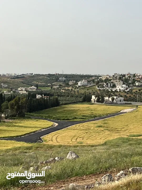 ارض سكنية  للبيع طريق المطار بالقرب من فلل جرين لاند بمساحة ( 1801 م ) في ناعور