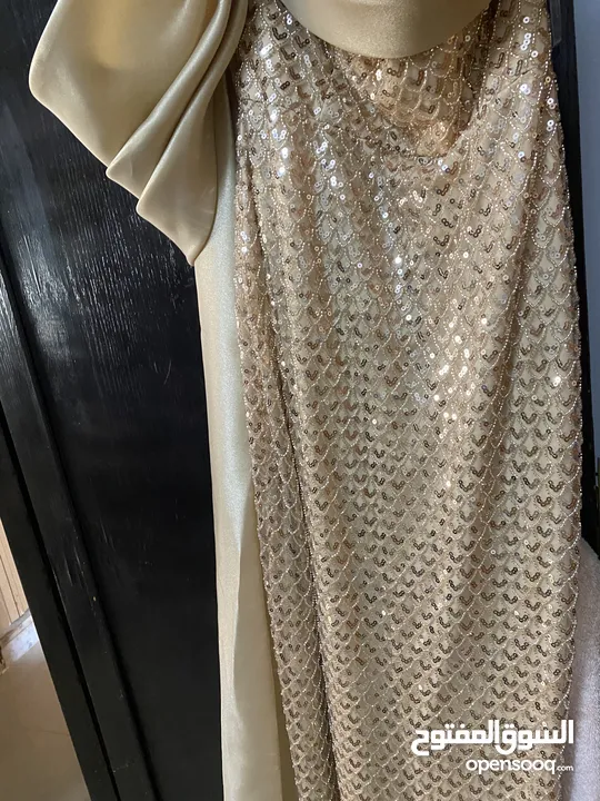 فستان سهرة قشرة السمكة لون ذهبي ملوكي لبسة ساعتين فقط جديد وبجنن