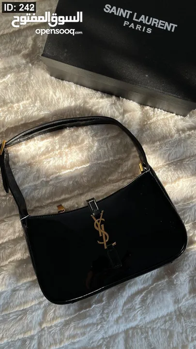 مجموعة متنوعة من الشنط والكزادين الجديدة