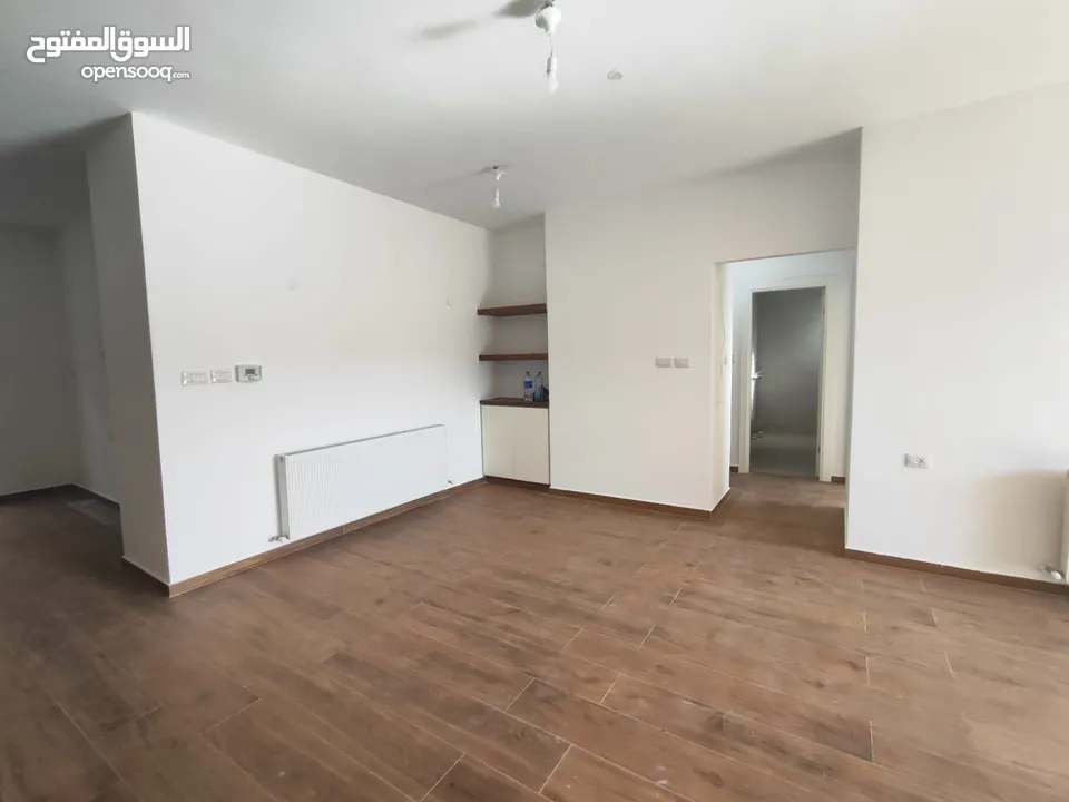 شقة جديدة للإيجار – عين منجد  تشطيب على ذوقك الخاص