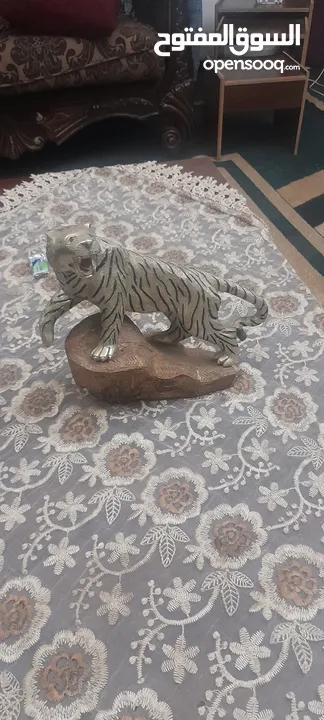 تمثال نمر مكون من حديد ونحاس