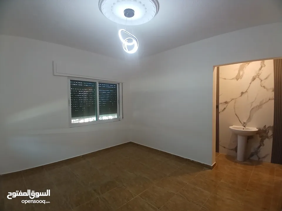 شقه فارغه للايجار سوبر ديلوكس في الجبيهه حي الريان