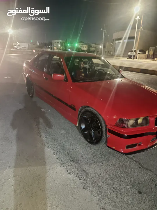 بي ام دبليو 318 وطواط