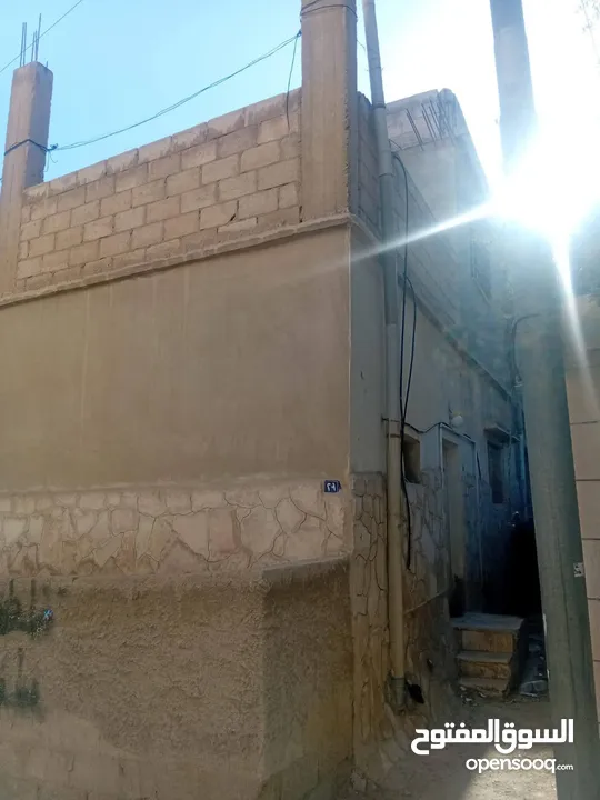 بيت للبيع.