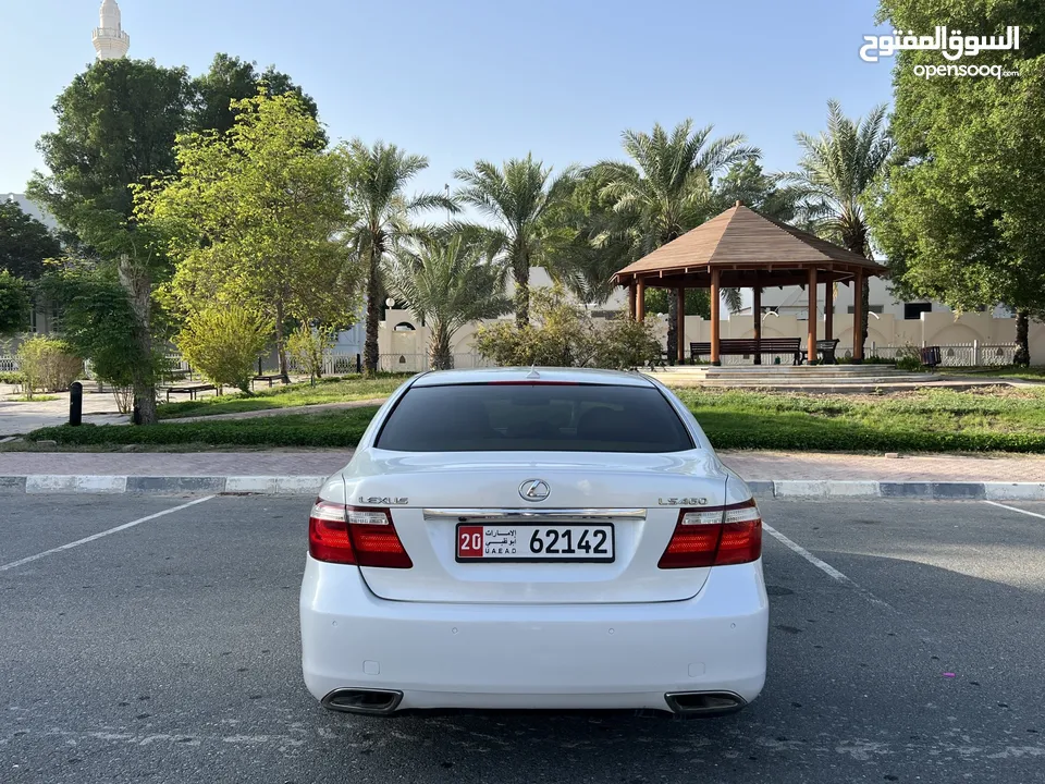 لكزس LS 460 فل اوبشن 2009 بحالة ممتازة مسرفس كامل ما يحتاج شي مع ملكية وتأمين مجدد