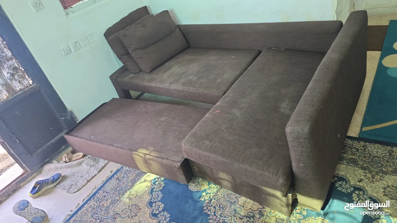 كورنار مديل امريكي وقابل تتخزين و ممكن يقلب سرير او مقعد مستعمل يحتاج الى صيانه