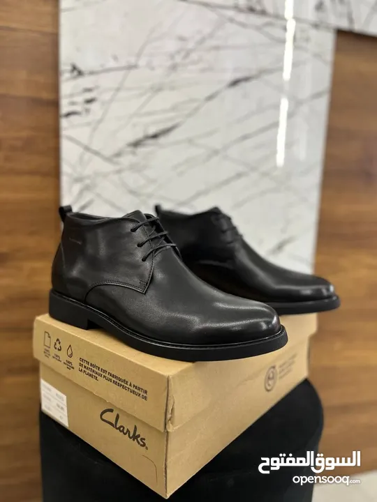 حذاء Clarks الجلد الطبيعي، هتجمع بين الشياكة وجودة التفاصيل في تصميم يليق بمكانتك.صناعه فيتنامي