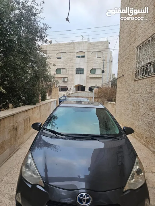 تويوتا بريوس C  بحالة جيدة للبيع