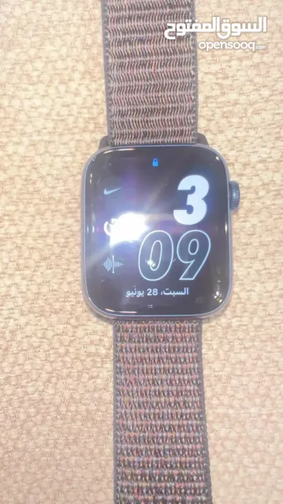 للبيع أو للتبديل Apple Watch Series 6 44mm لون كحلي غامق بحالة ممتازة بتشمل كل الميزت