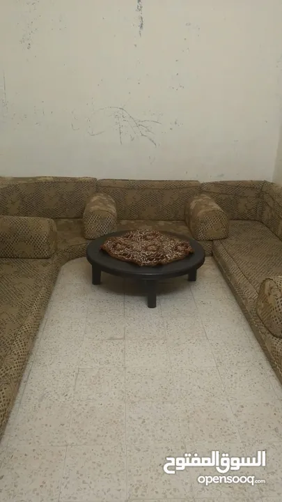مقعد عربي 7 قطع حاله جيده