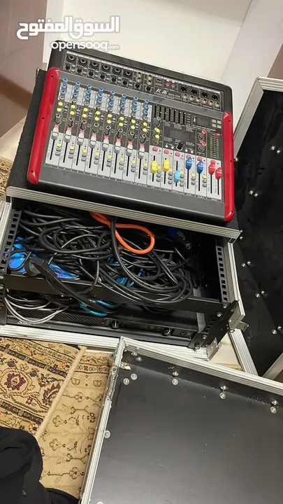 DJ Pioneer    مكسر + 4 سماعات + لابتوب + بور+ جميع اسلاك التوصيل + صناديق الاجهزه