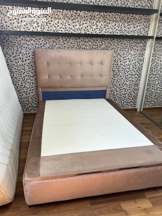 سرير مفرد ونص او كوين سايز   فيه بوكس تخزين  queen size bed with mattress مع فرشة ريم الطبيه مستعمل