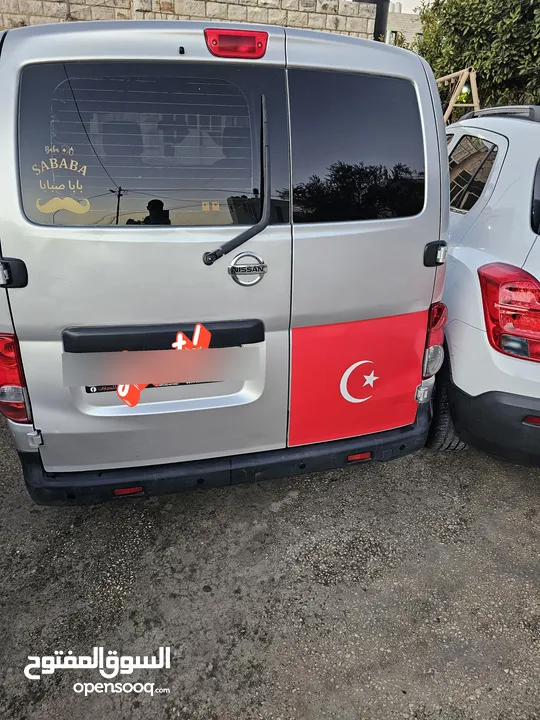 باص نيسان nv200
