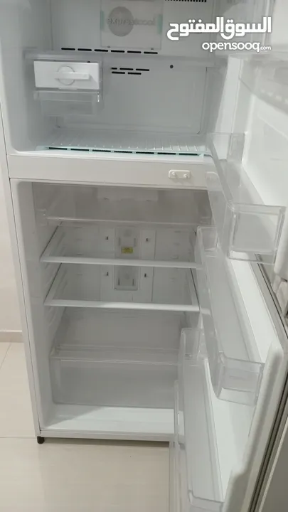 ثلاجة LG شبة جديد موجودة في بيتونيا