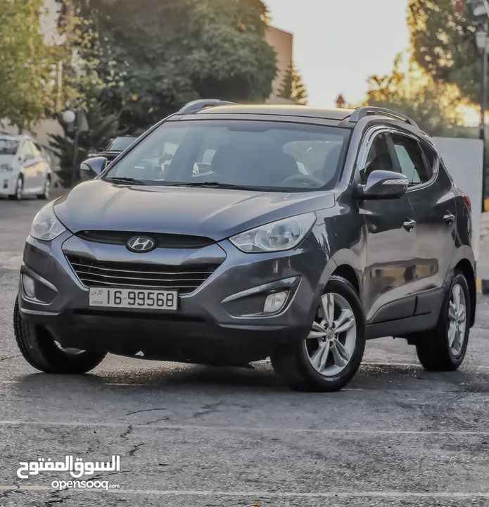 هونداي توسان وارد كوري 2014 بحالة الوكالة فل كامل مع فتحه بانوراما ماتور 2000cc