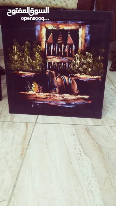 لوحات  رسم زيتي.. وتطريز