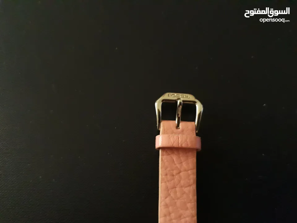 ساعة فوسيل وكيلها ابو شقره بحال الوكاله بربع سعر الوكيل وعد شرف اذا بتلقا مثلها بنفس السعرخذها بلاش