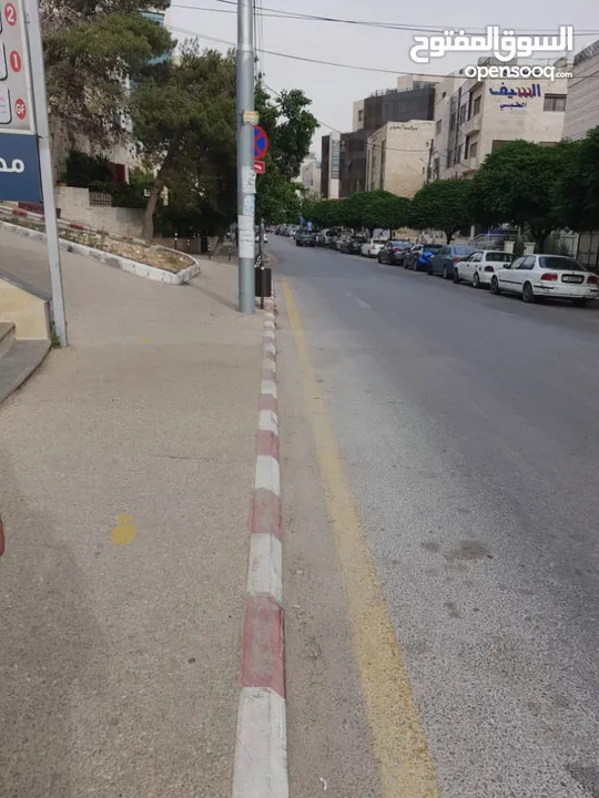 للبيع شقة في عمان الدوار الرابع شارع الخالدي الطبي تصلح لكافة الاستثمارات الطبية والتجارية موقع حيوي