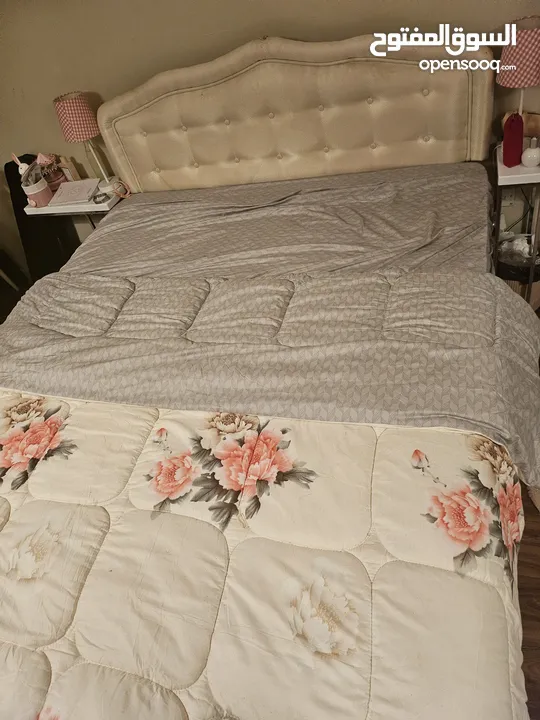 سرير بقياس queen size مع المرتبه (الدوشق) قياس 152×200