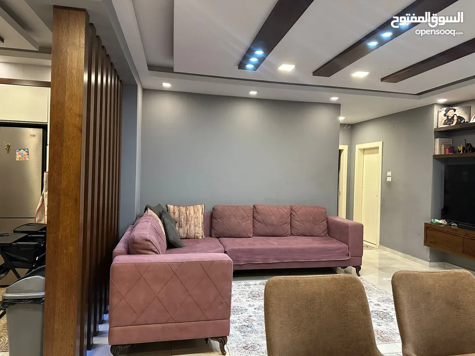 شقه قدس للبيع بسبب السفر