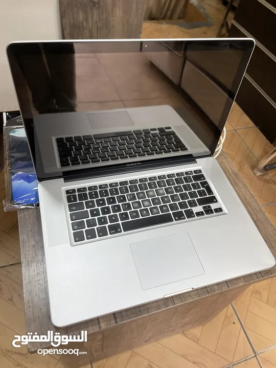 MACBOOK PRO بكرتين شاشة Core i7 بسعر 199